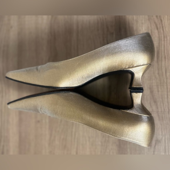 STUART WEITZMAN Women’s Gold Squared Toe Kitten Heel Pump Size 9.5 - Picture 5 of 13